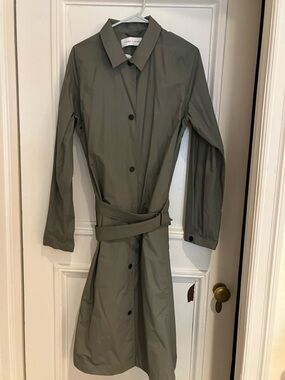 Uniqlo Olive Green Trench Coat with Belt. Collab with French designer Lemaire